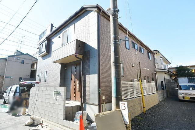 狛江市猪方４丁目のアパートのエントランス
