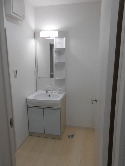 狛江市猪方４丁目のアパートの洗面所