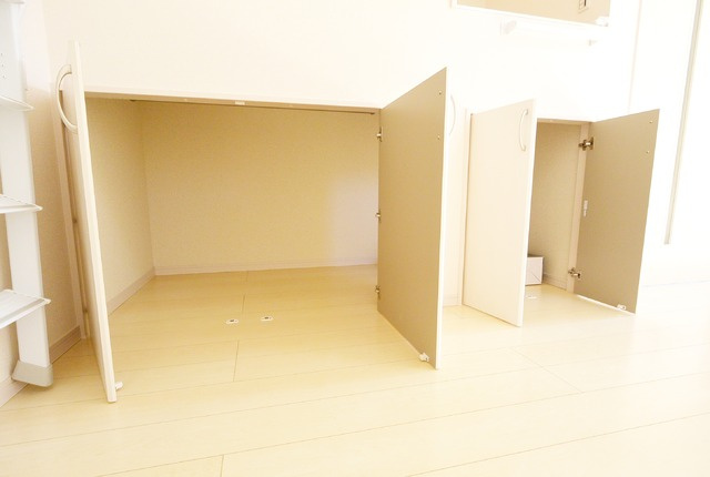 狛江市猪方４丁目のアパートの収納