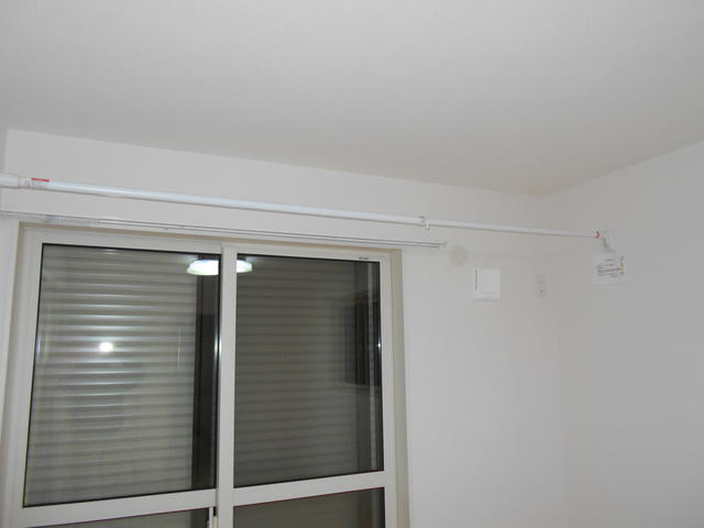 狛江市猪方４丁目のアパートの居間・リビング