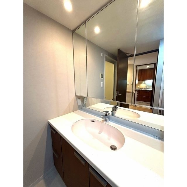 プラウドタワー船橋の独立洗面台