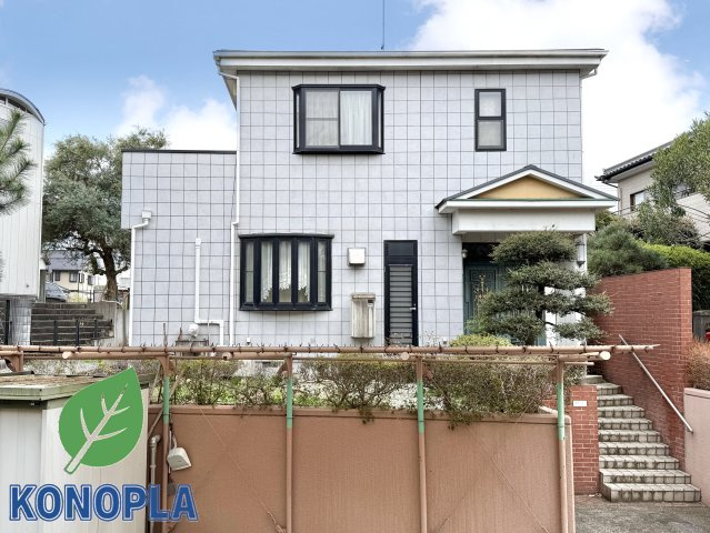 【中古戸建】館林市松原1丁目の外観|■外観｜いまのアパート生活で走り回るお子さんを怒ってしまった経験はありませんか？走り回ることもジャンプすることも子どもの習性です！庭付き一戸建てならお子さまも思いっきり遊べます(^^)