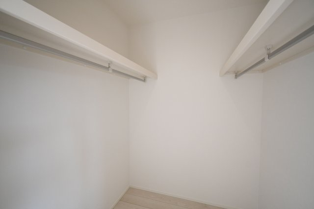 土佐市高岡町乙　新築戸建⑫の収納|衣替え不要のたっぷり収納。バッグや季節物もまとめてしまえる広さが魅力。※写真はイメージです