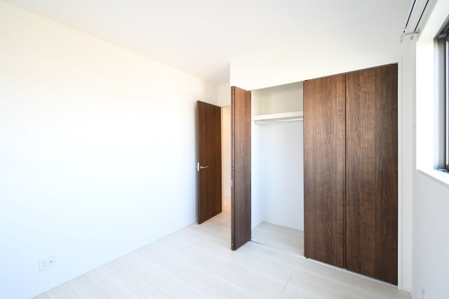 土佐市高岡町乙　新築戸建⑫の洋室|日当たりの良い洋室は子ども部屋にも最適。クローゼット完備で片付けもラクに。※写真はイメージです