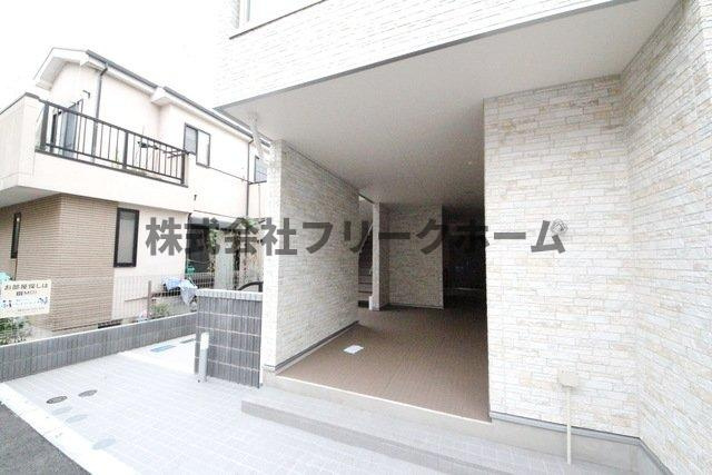 三鷹市牟礼６丁目のアパートのエントランス