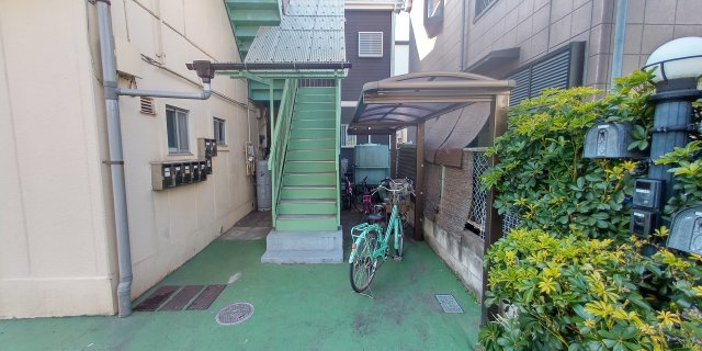 第12アサヒハイツのエントランス