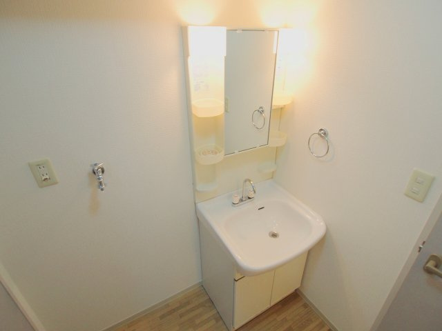 ラルジュ瀬戸　C棟の独立洗面台