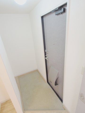 ラルジュ瀬戸　C棟の玄関