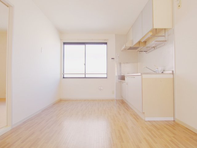 ラルジュ瀬戸　C棟の居間・リビング