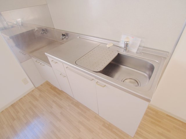 ラルジュ瀬戸　C棟のキッチン