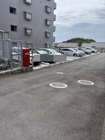 オーベル井口の駐車場