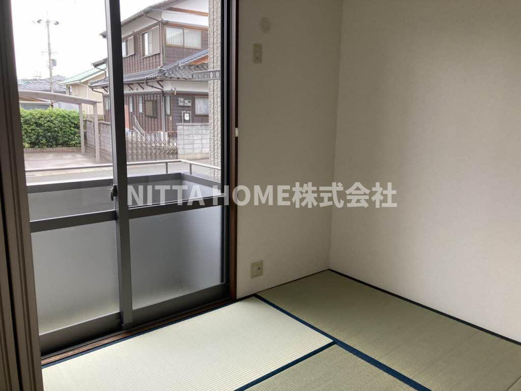 ファミールプラザ　ヴェルデの内装|バルコニー横の明るい和室のお部屋です◆