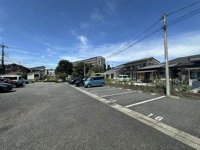 多摩市落合４丁目のアパートの駐車場