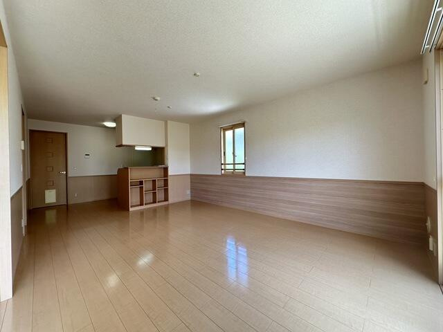 多摩市落合４丁目のアパートの居間・リビング