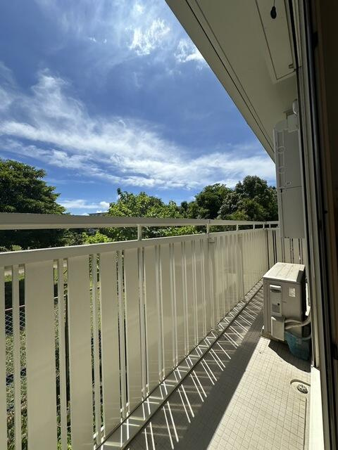 多摩市落合４丁目のアパートのバルコニー