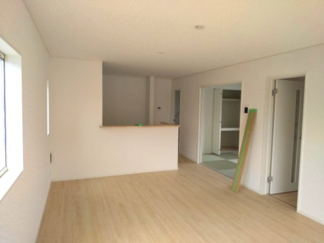 【居間・リビング】 | クレイドルガーデン西岐波