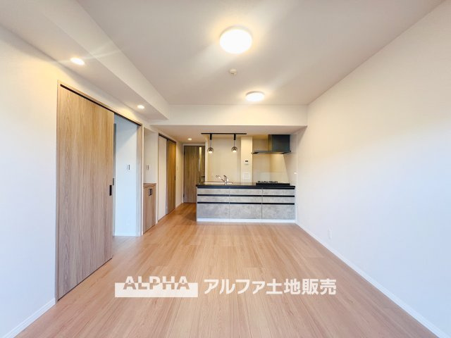 日神パレステージ武蔵砂川の居間・リビング|【Calm Days】
◆穏やかな日常へ◆
やわらかな光に包まれた空間が、忙しさを静かにほどいていく。ここで重ねる時間が、暮らしの輪郭を少しずつ整えていく。