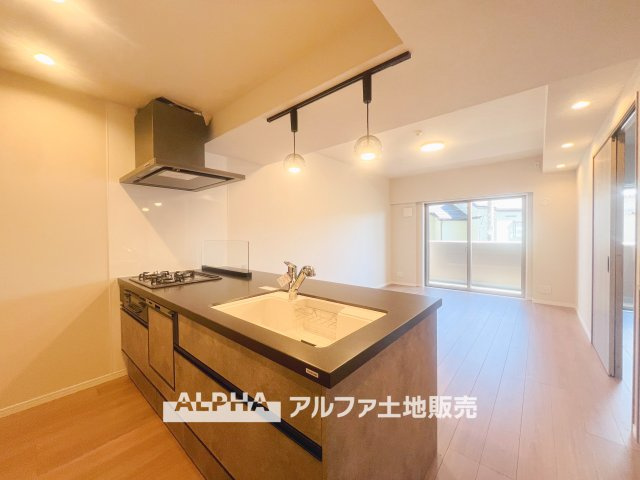 日神パレステージ武蔵砂川のキッチン|【A home found by chance】
◆偶然見つけた物件で◆思わぬ空間を手に入れたい。愛を育み、人と出会い、新たな命に恵まれる。そんな未来を創造してぬくもりのある住空間を君と共有したい。