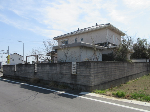 中古戸建　熊谷市三本1478-2（リフォーム住宅）の前面道路含む現地写真