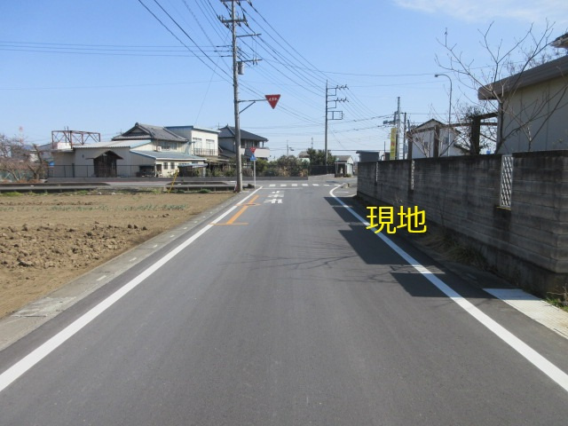 中古戸建　熊谷市三本1478-2（リフォーム住宅）の前面道路含む現地写真