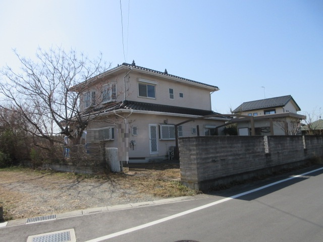 中古戸建　熊谷市三本1478-2（リフォーム住宅）の前面道路含む現地写真
