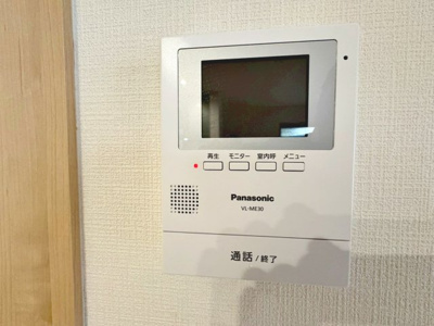 【防犯設備】 | 旭ヶ丘北町２丁　中古戸建 | ＴＶモニター付きインターホンですので、突然の来客時にも外の様子が確認できて安心です！