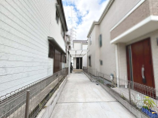 【前面道路含む現地写真】 | 旭ヶ丘北町２丁　中古戸建 | 【駐車２台可能】愛車の置き場所に困らないですね♪