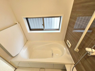 【浴室】 | 旭ヶ丘北町２丁　中古戸建 | 【浴室暖房乾燥機付】ゆったりとくつろげる綺麗な浴室ですよ！時間短縮でシャワーだけの方も多いですが、一日の疲れを癒すため湯船に浸かれば心身ともにリラックスできますね♪