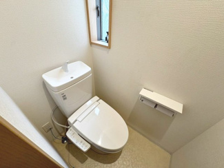 【トイレ】 | 旭ヶ丘北町２丁　中古戸建 | トイレ１階と２階の２カ所ございますので、忙しい朝も混雑せず嬉しいですね！