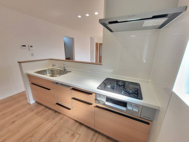 【クライン】下野市川中子 第1期のキッチン|○1号棟　食洗器○
食器も調理器具もたっぷりセットできて、食後の後片付けもラクラクです。
※2026年2月撮影
