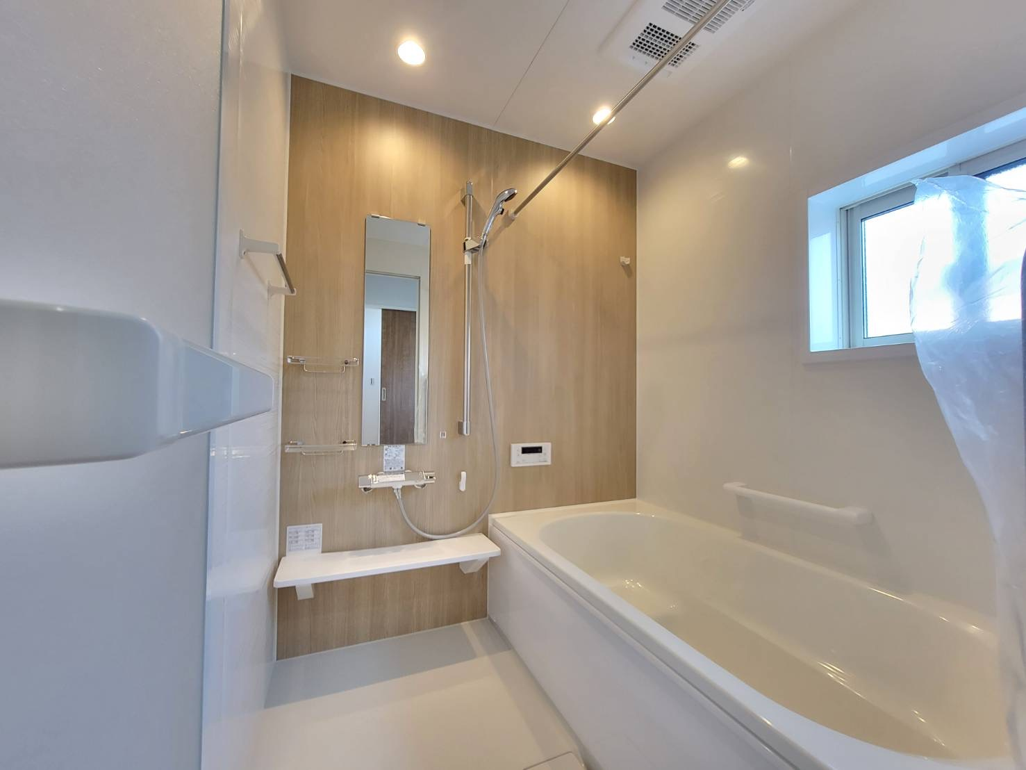 【クライン】下野市川中子 第1期の洋室|○1号棟　1F洋室4.5帖○
扉が付いた洋室は、ご両親やお友達が泊まりに来た時にゆったりくつろげるスペースとして、またお子様のお昼寝スペースにもお使いいただけます。
※2026年2月撮影
