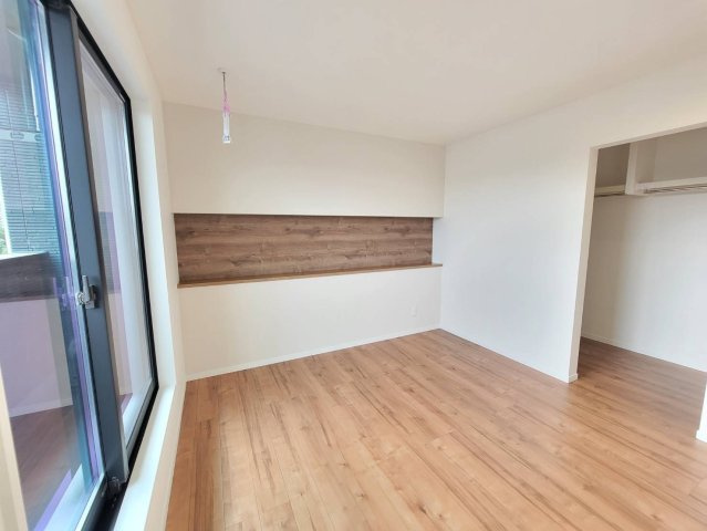 【クライン】下野市川中子 第1期の浴室|○1号棟浴室○
お湯が冷めにくい断熱浴槽。半身浴もできるエコベンチ付♪雨の日も安心の浴室乾燥機を装備しています。													
※2026年2月撮影