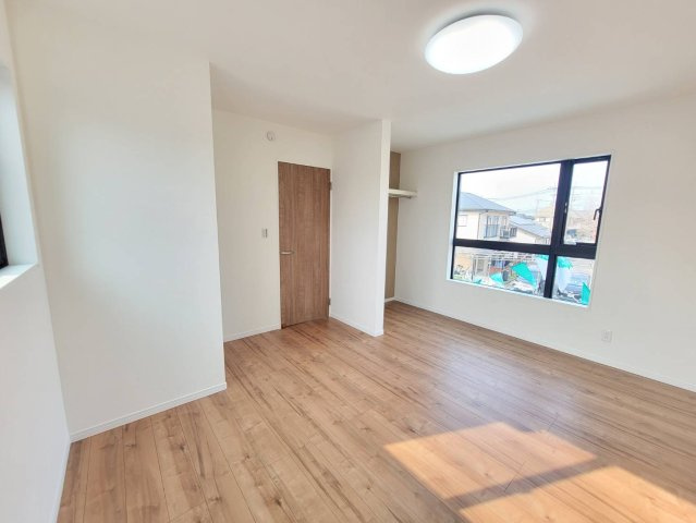 【クライン】下野市川中子 第1期のトイレ|○1号棟トイレ○
便器も便座もお掃除ラクラクの一体型の温水洗浄便座を1F に設置。フチを丸ごと無くし、サッとひと拭き、オート洗浄でお掃除もラクラクです。
※2026年2月撮影