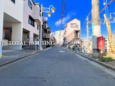 【前面道路含む現地写真】 | 小平市美園町1丁目　中古戸建　全1棟