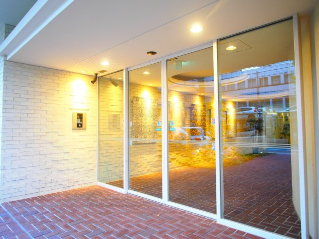 リンデンプラザ心斎橋のエントランス