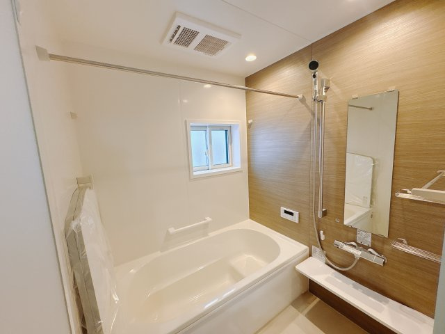 【クライン】下野市川中子 第1期のトイレ|○1号棟トイレ○
便器も便座もお掃除ラクラクの一体型の温水洗浄便座を1F に設置。フチを丸ごと無くし、サッとひと拭き、オート洗浄でお掃除もラクラクです。
※2026年2月撮影