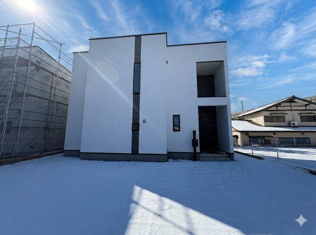 【クライン】下野市川中子 第1期の外観|○1号棟○
吹き抜けの玄関ホールが圧倒的な開放感をもたらします。2階全居室は6帖以上の広さがあります。周辺環境、日当たり等現地にてご体感ください。お問い合わせお待ちしております！
※2026年2月撮影