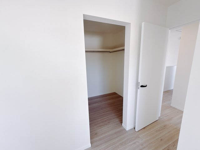 【クライン】下野市川中子 第1期の収納|〇1号棟2F洋室ウォークインクローゼット〇
2部屋にウォークインクローゼット完備♪お部屋はすっきり片付いていつも快適♪
※2026年2月撮影