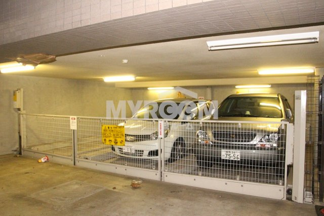 ロイヤルパレス中野坂上の駐車場|駐車場