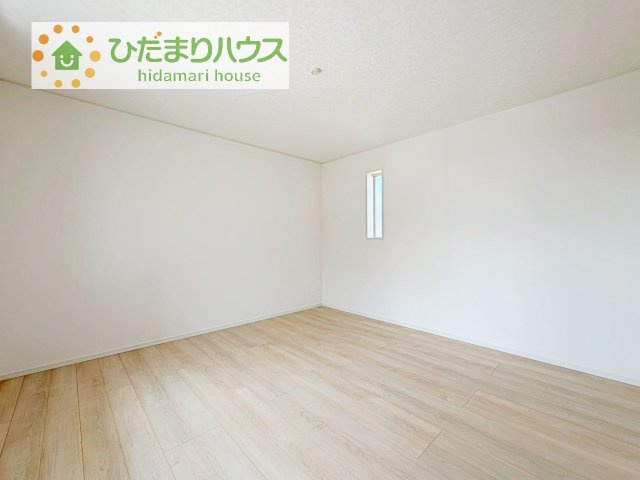 【寝室】 | 土浦市並木第15　新築戸建　5号棟 | 広めの主寝室は、ベッドの他にもパソコンデスクやドレッサーなども置けちゃいます(*^-^*)