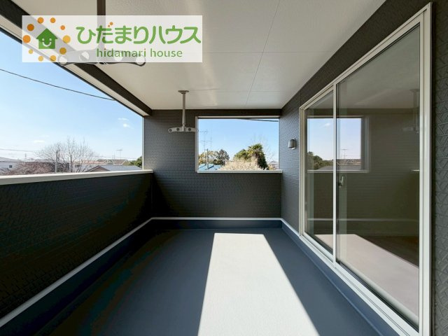 【バルコニー】 | 土浦市並木第15　新築戸建　5号棟 | バルコニーはあなただけの花火会場。色とりどりの花火が夜空を彩ります。