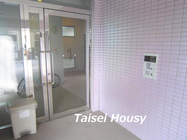 ルミエール湘南のエントランス