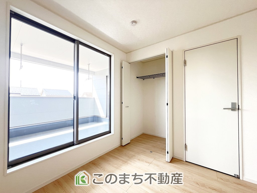 CRADLEGARDEN小山市横倉第4の洋室|居室のサッシにはペアガラスを採用しております。高い断熱性による省エネと結露対策に有効です。
