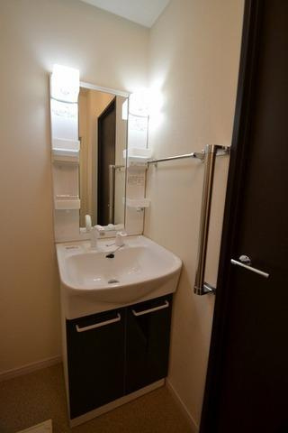 トワヴェール上野の洗面所