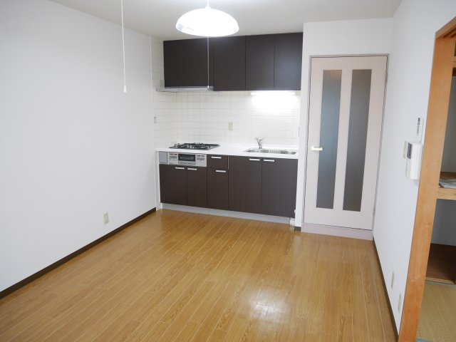ハイコートささ山のキッチン|同じタイプの他のお部屋です。色の違い等ございます。