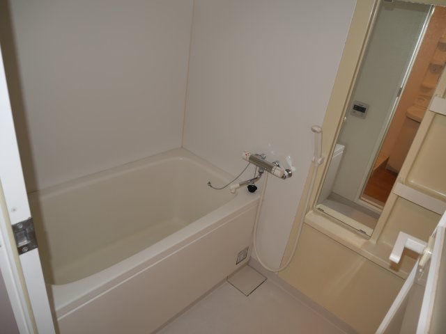 ハイコートささ山の浴室