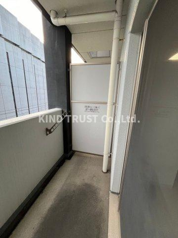 Trevance Umedaのバルコニー|外からの目が気にならないバルコニーで洗濯物が干せます