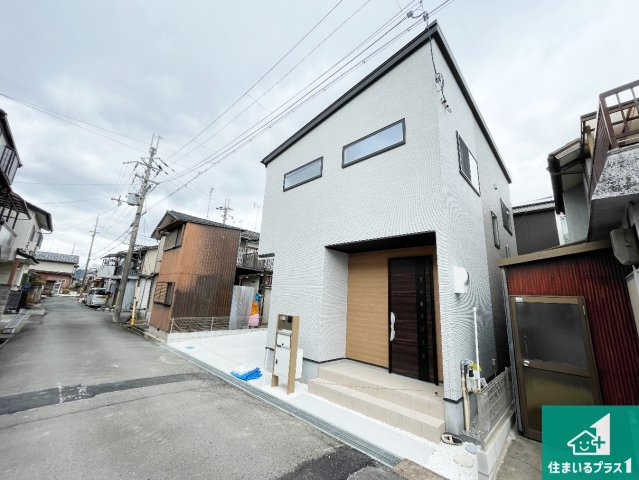 ●29(土)30(日)現地説明会！　大和郡山市野垣内町　限定1邸　の前面道路含む現地写真|周辺は閑静な住宅街！前面道路広々で車の出し入れも便利です。駐車が苦手な方でも安心して車庫入れできます！