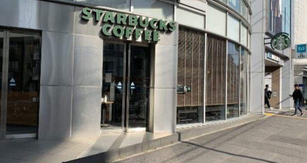 エクセドラ北参道のエントランス