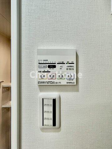 北砂四丁目住宅の冷暖房・空調設備|【浴室乾燥機】暖房・冷風・換気・乾燥が可能です。毎日を快適に過ごせるうれしい機能が揃っています。雨の日の洗濯物も安心です。